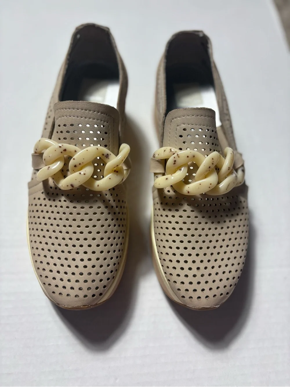Dolce Vita Jhenee Women Sz 7.5  leather Platform Slip-On Sneakers  Chain Accent